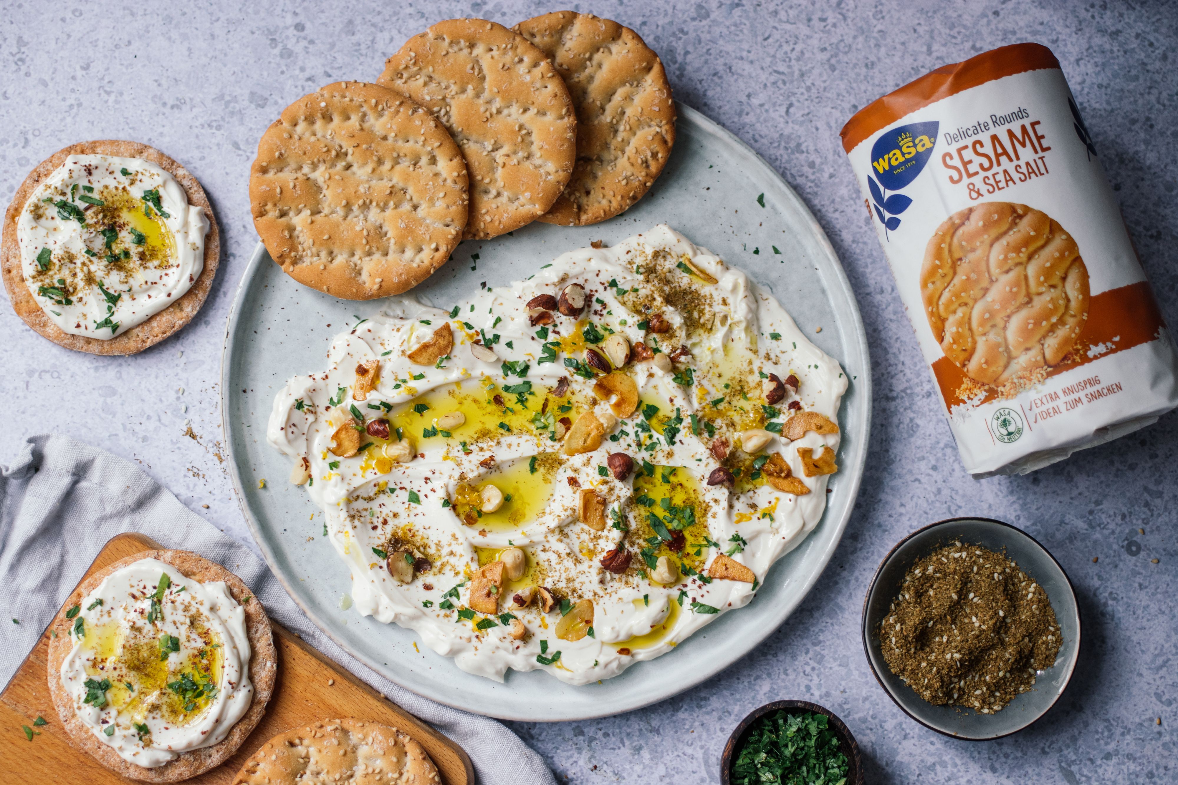 R576 Herbstliches Ofengemüse mit veganem Labneh