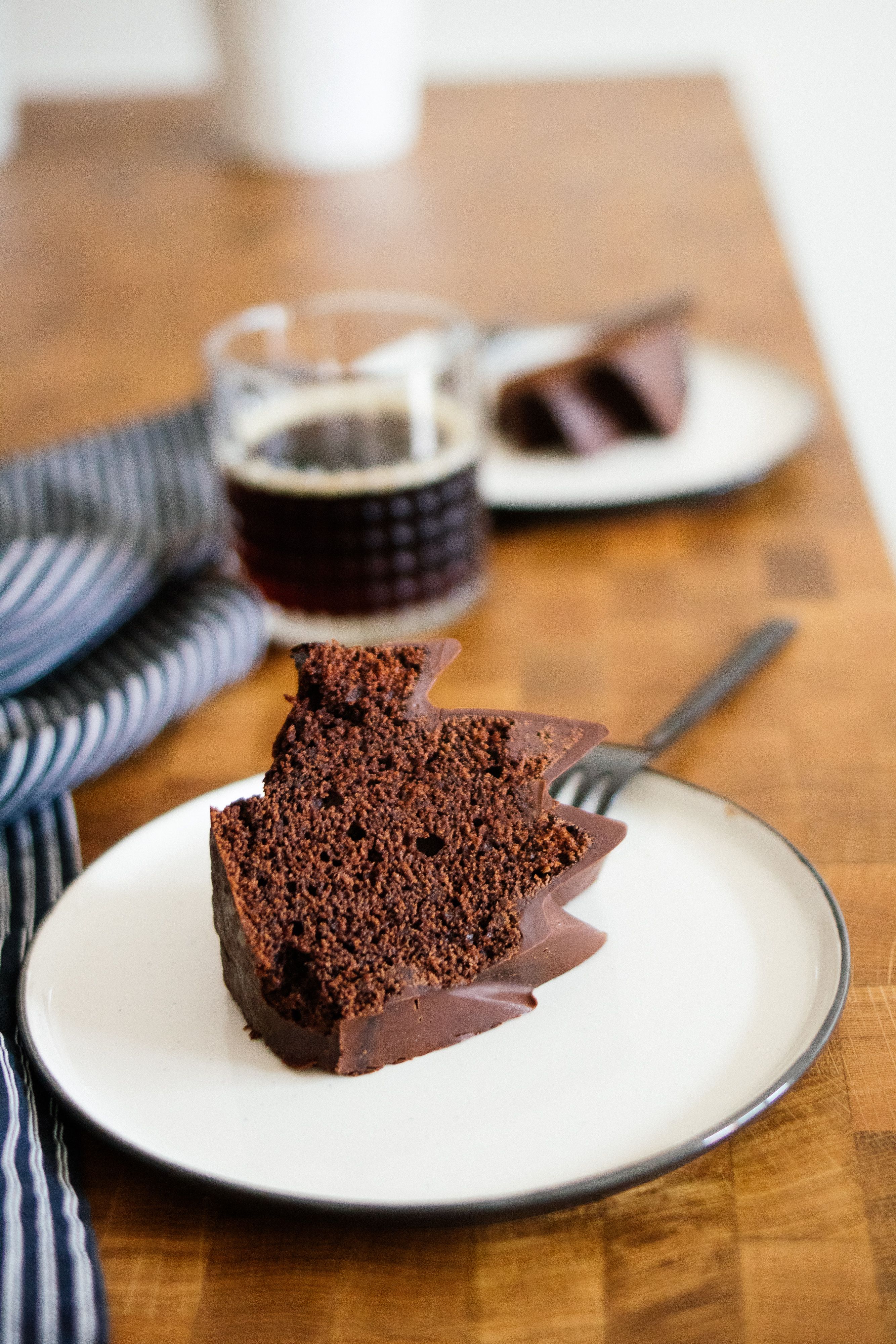 R421 Simple, vegan Chocolate Coke Cake
