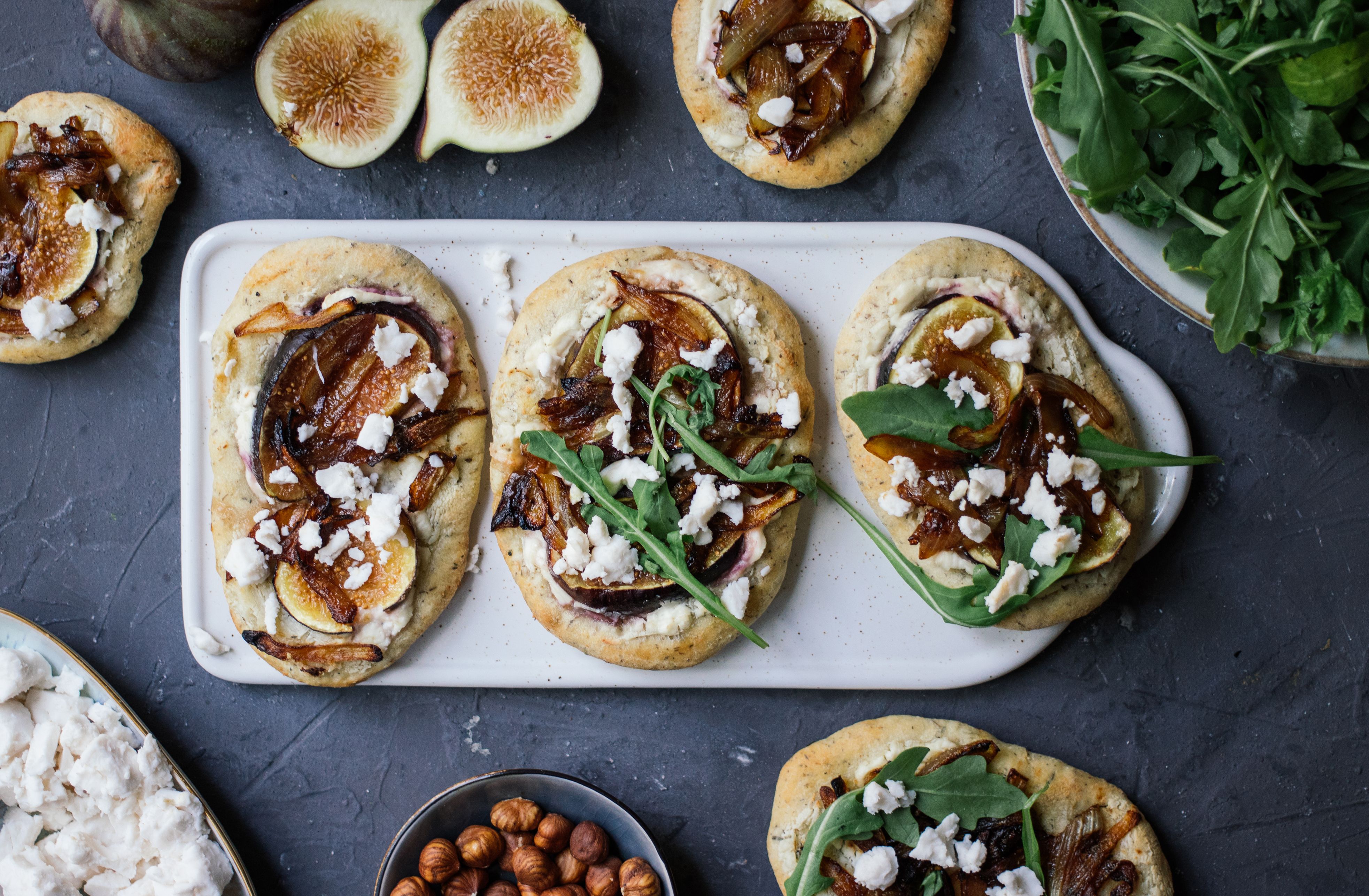 R535 Vegan Flatbread Mini Pizza with Figs and Balsamic Onions