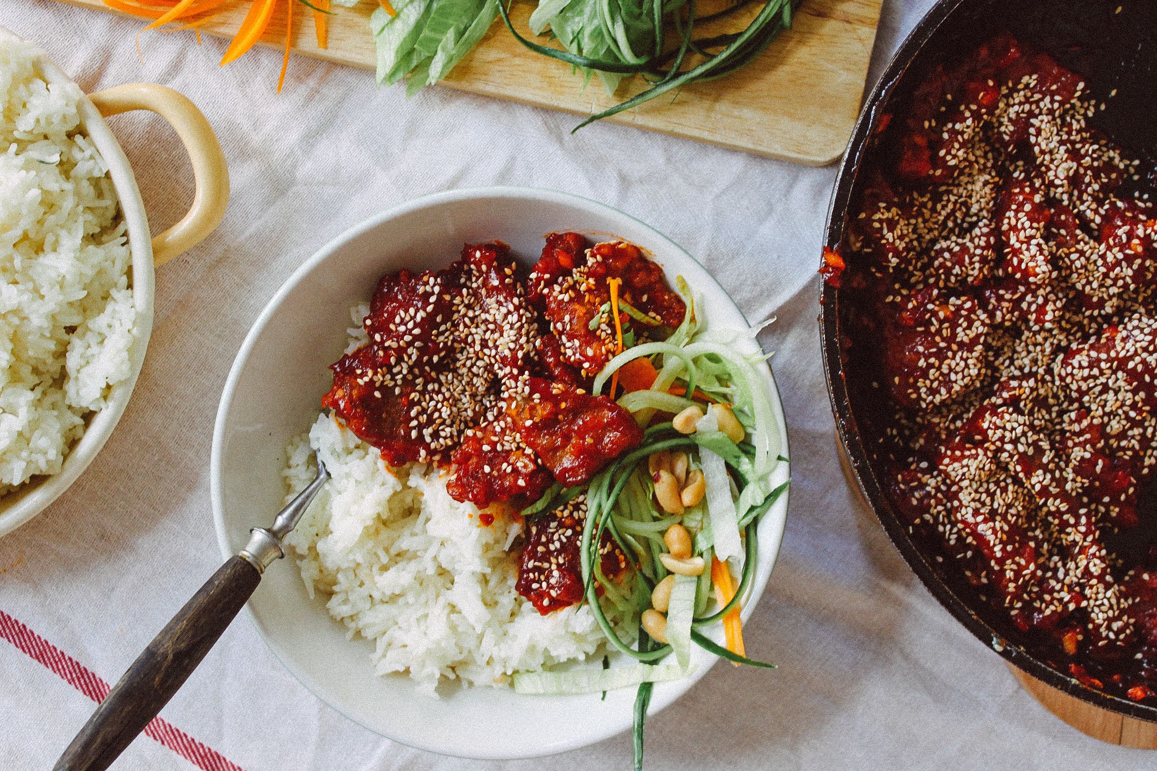 R59 Veganes süß-scharfes Hühnchen