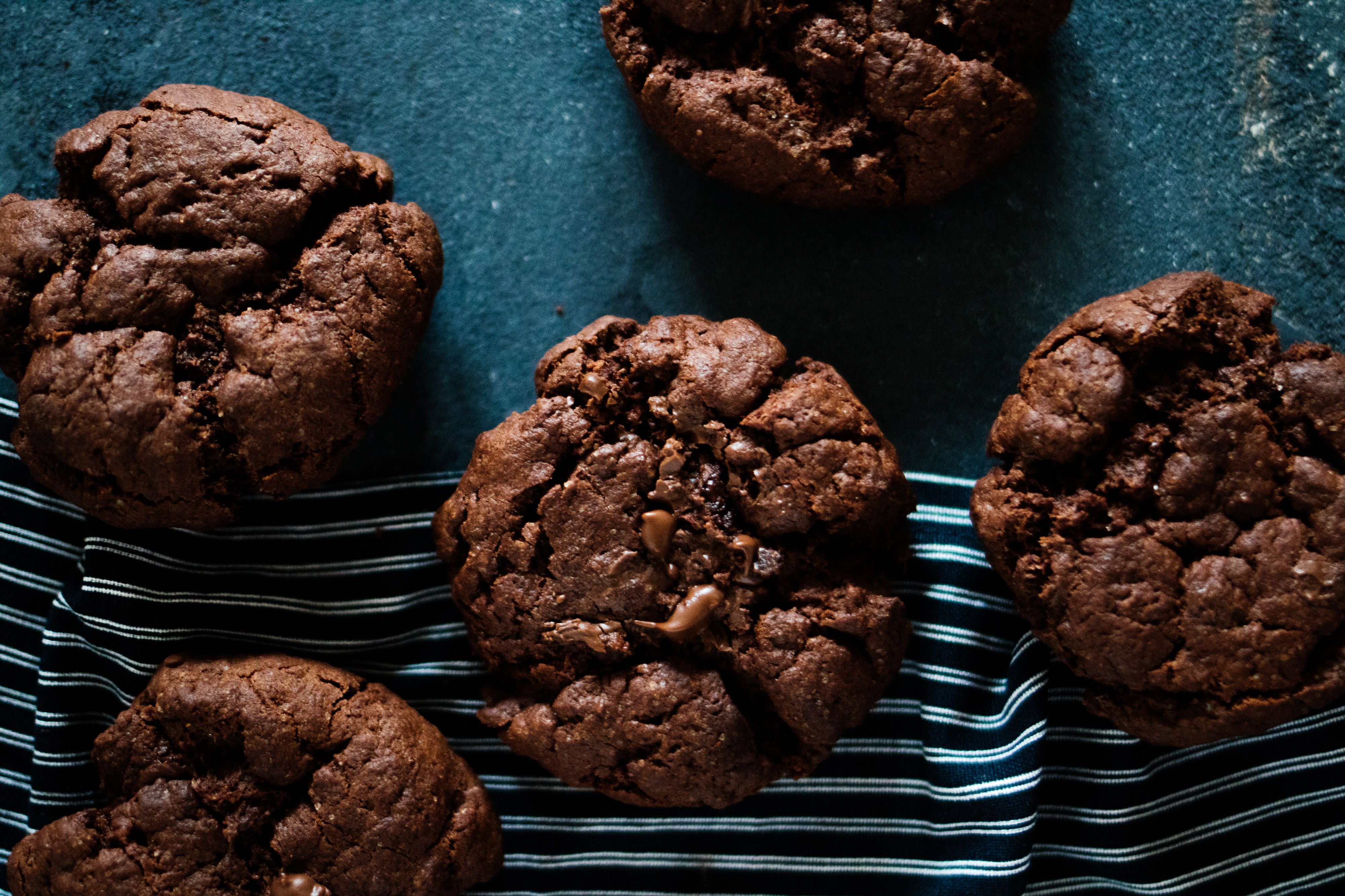 R442 Vegane, gefüllte Schokoladenkekse