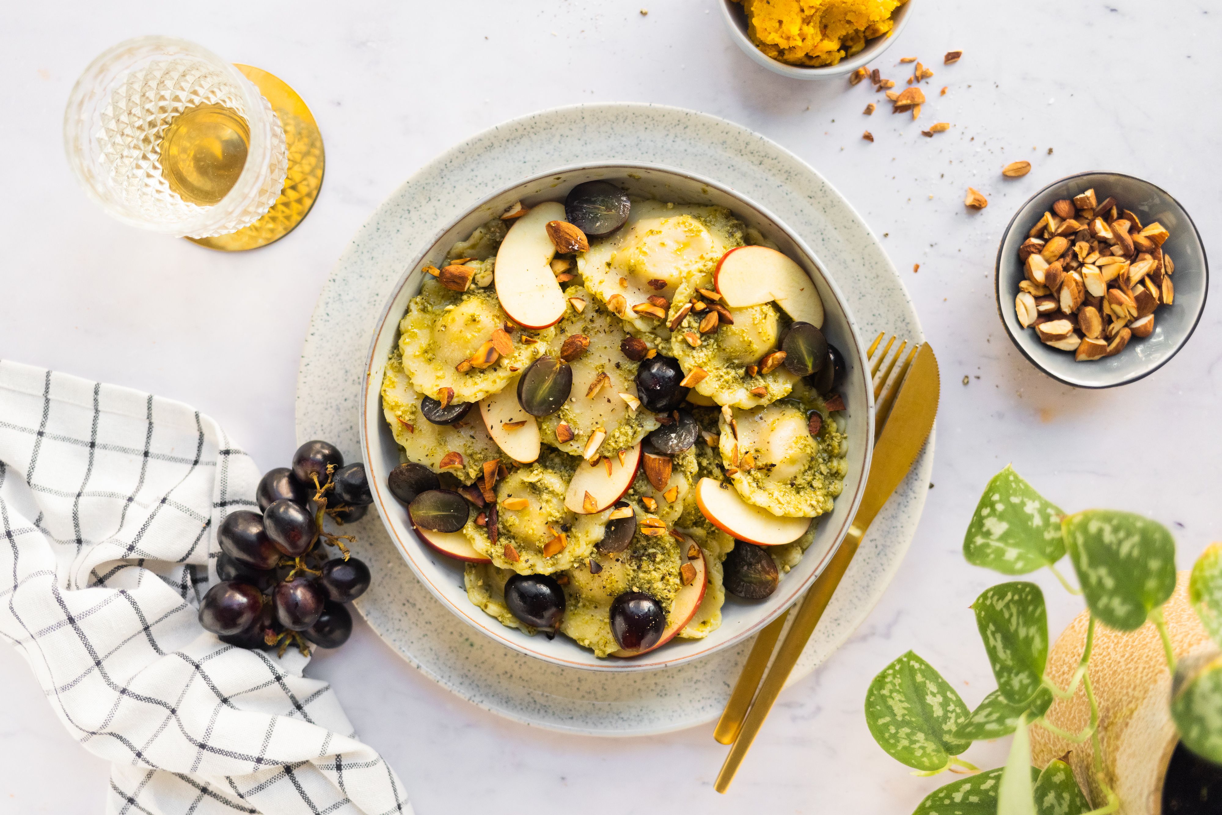 Vegan Pumpkin-Ravioli Salad with Grapes and Apple