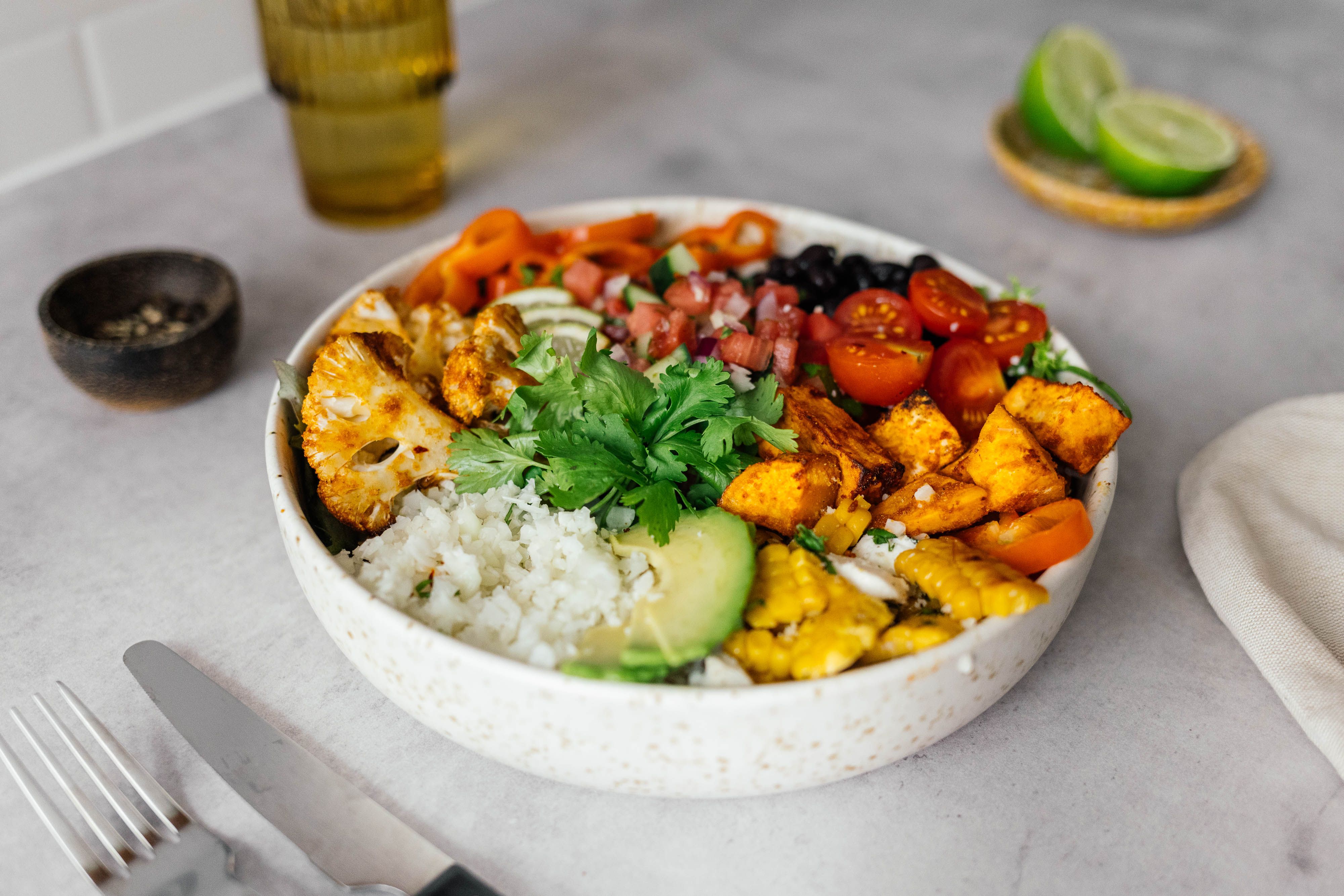 R757 Sommerliche Burrito-Bowl mit Wassermelonen-Salsa