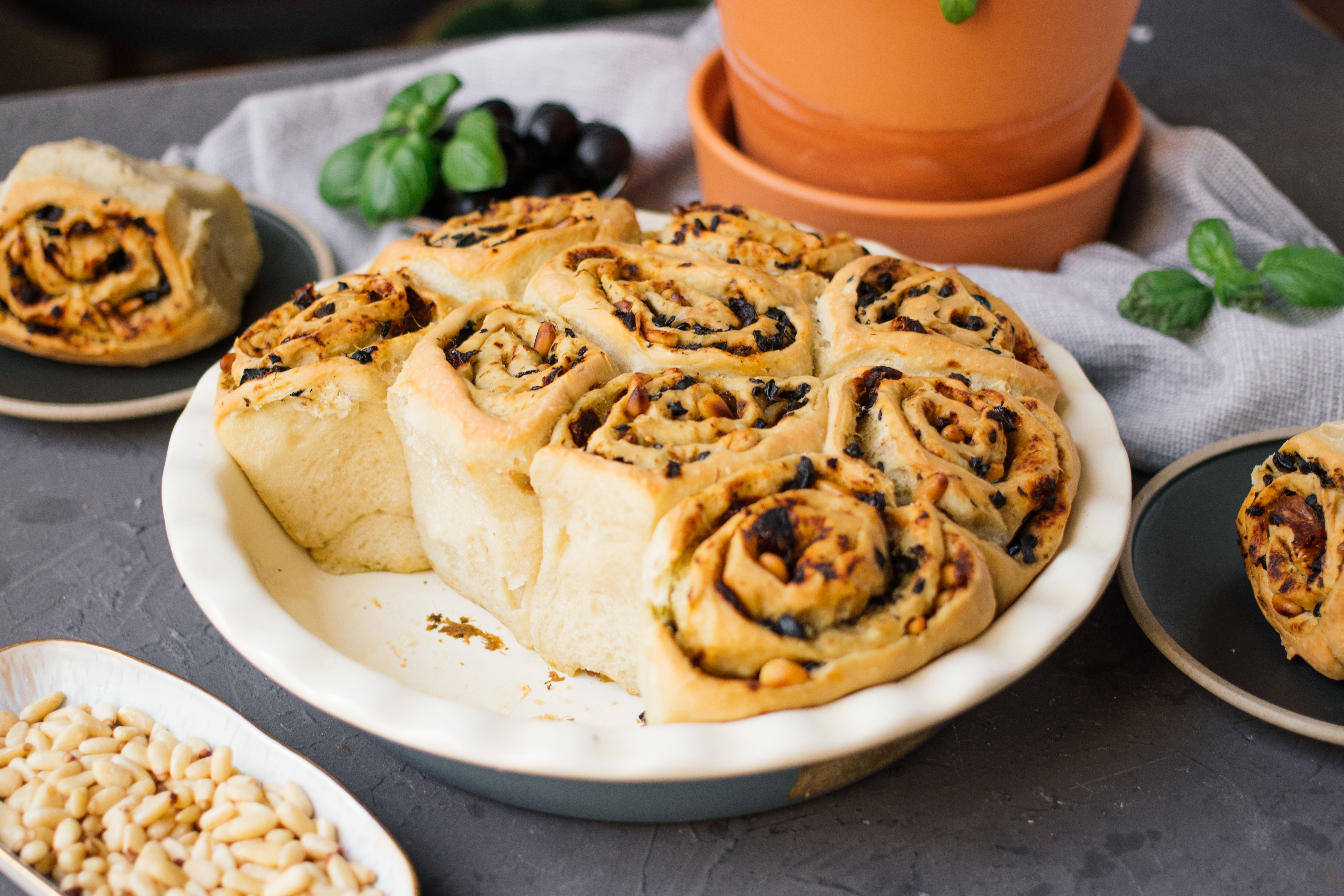 Vegan Pesto Yeast Buns