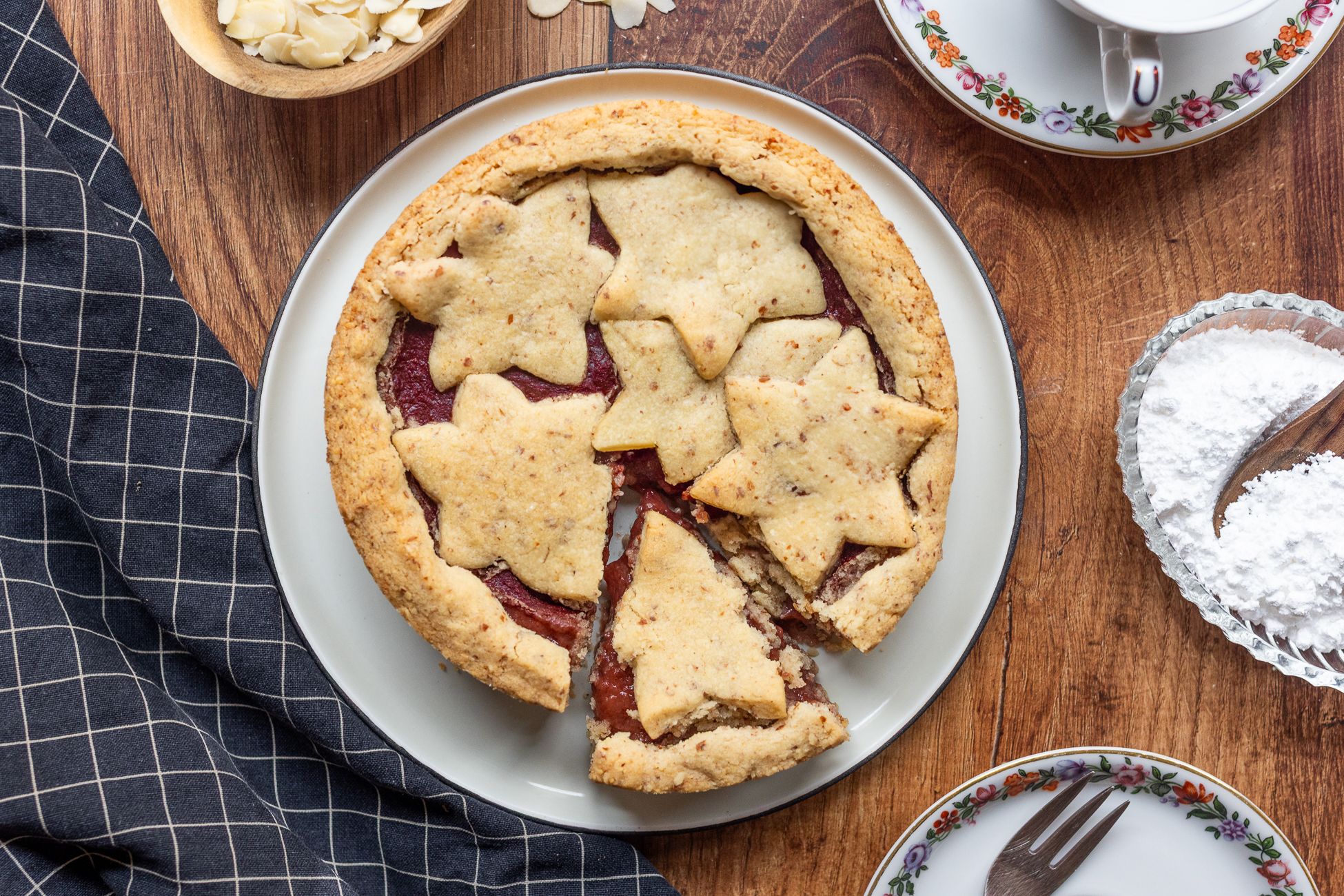 Vegan Linzer Cake with Strawberry-Filling