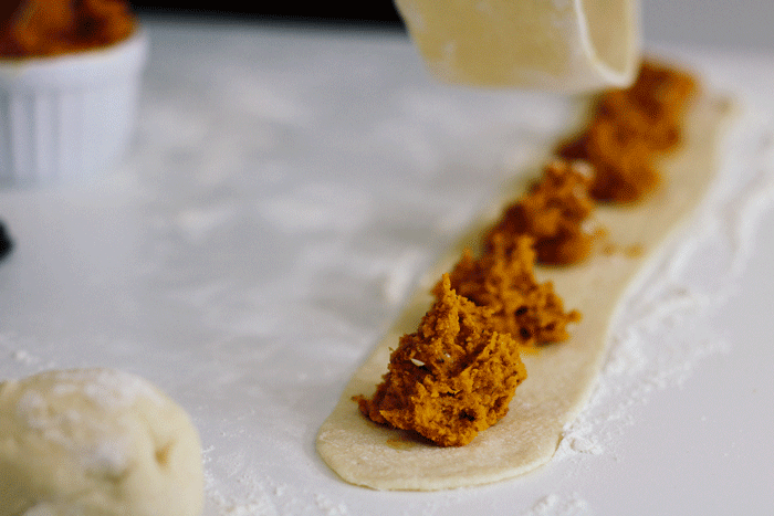 R82 Pumpkin ravioli salad with thyme, red grapes and apple