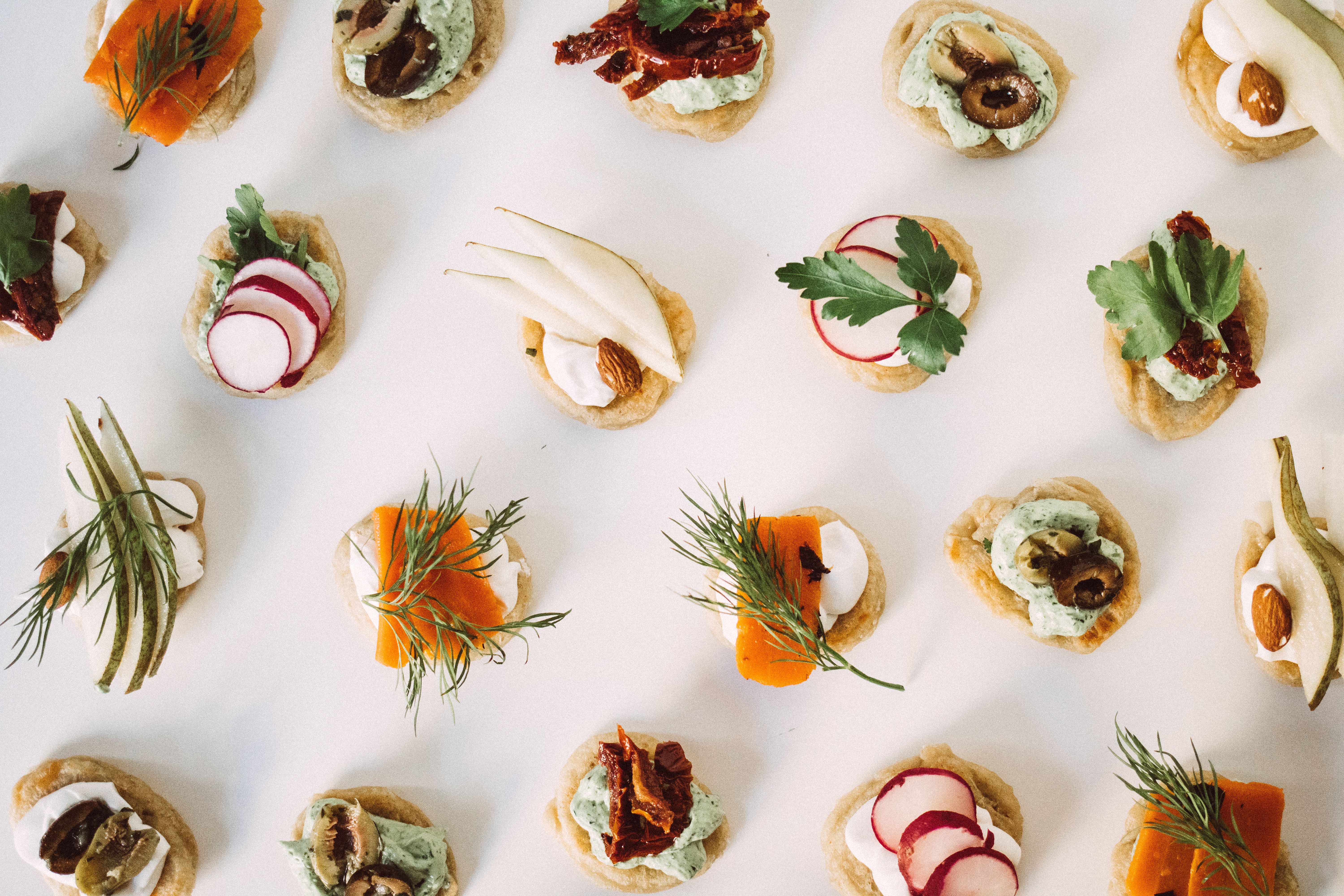 Vegane Mini-Blinis mit Karottenlachs