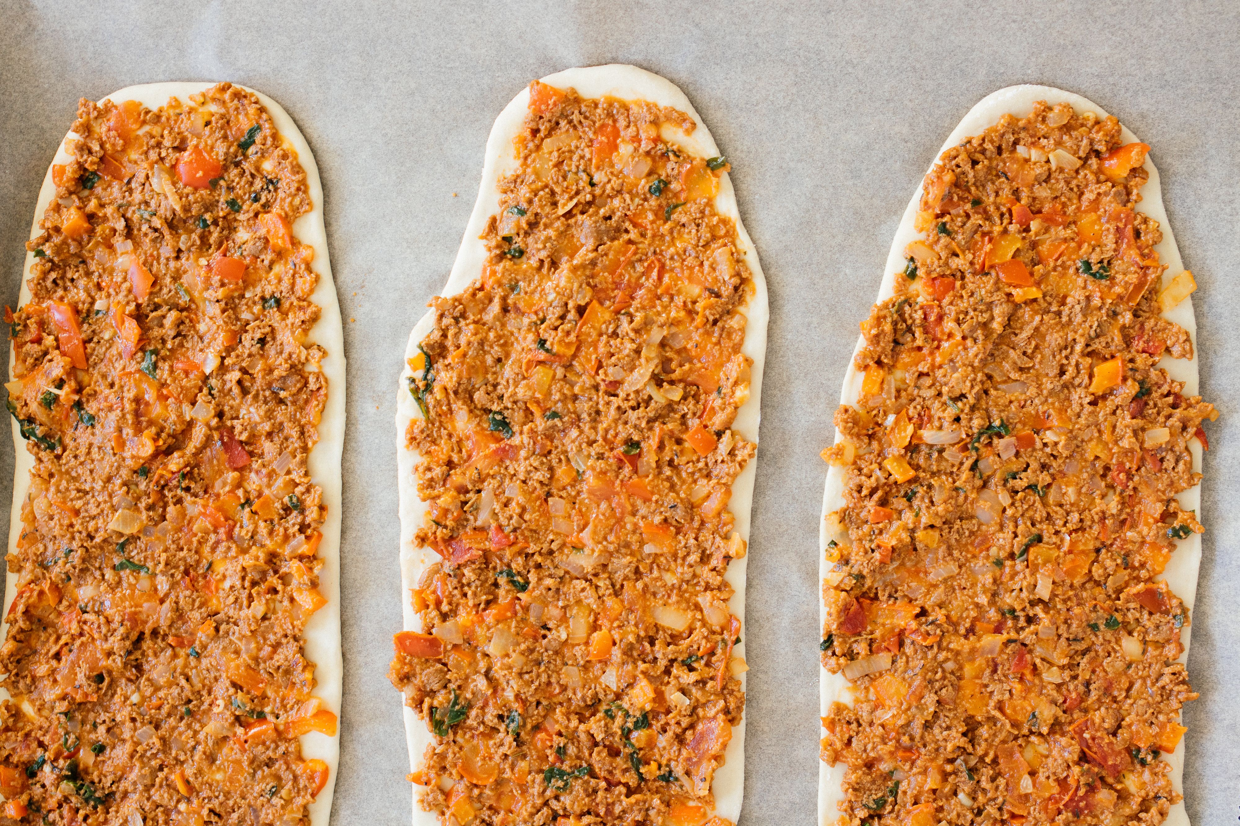 R477 Vegane Türkische Pizza mit Kräutersauce